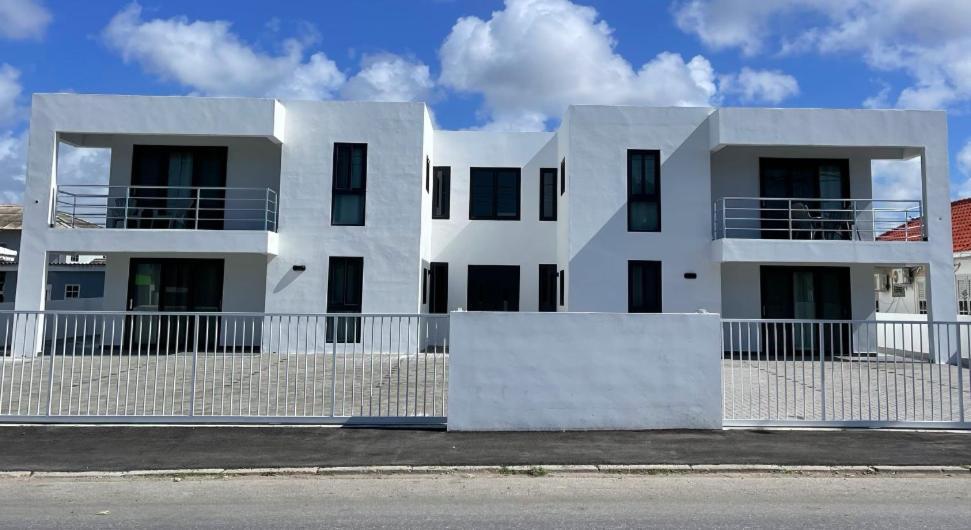 Whitehouse Boulevard, Close To Mambo Beach And City Centre Leilighet Willemstad Eksteriør bilde